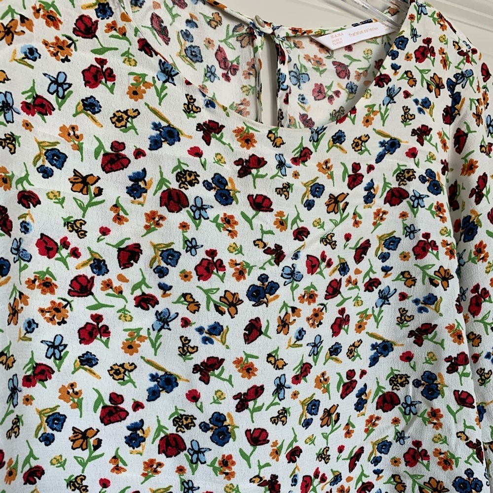 Zara Ruffle sleeve Top - Picture 2 of 7